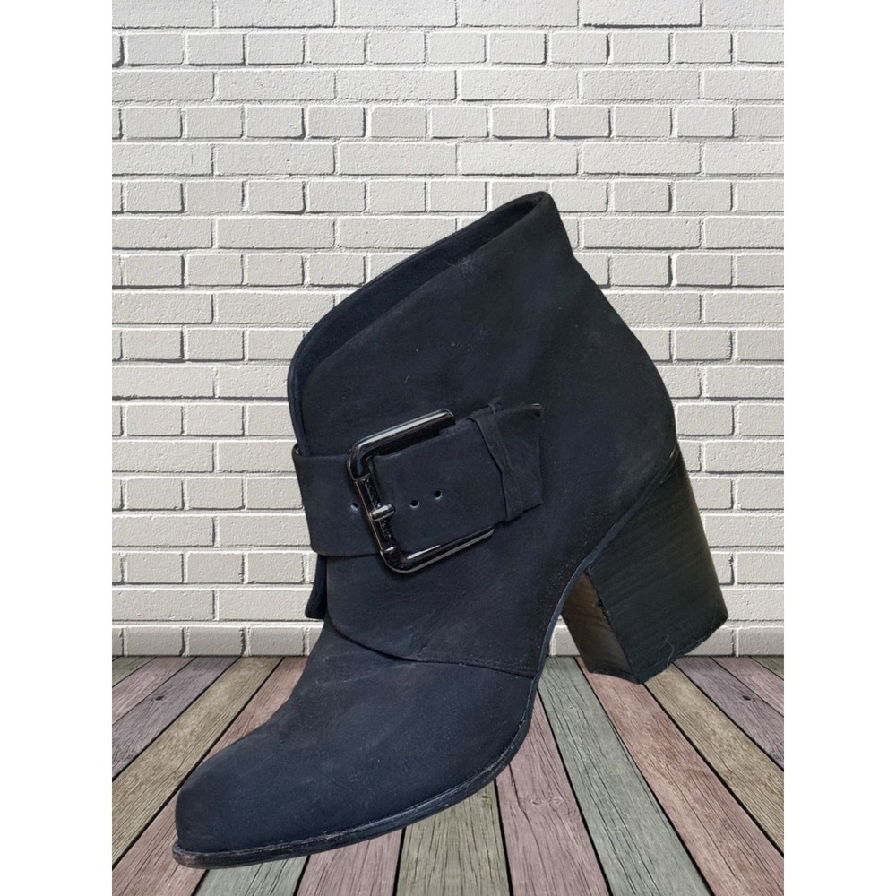 SPLENDID Black Boots Fine Leather Suede Sz 10M Ankle Style Buckled Stacked Heel